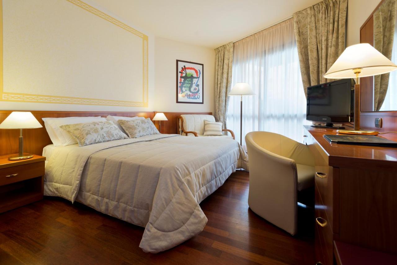 ซาวอย บีช โฮเต็ล แอนด เทอร์มอล สปา Hotel บิบิโอเน ภายนอก รูปภาพ A room at the hotel