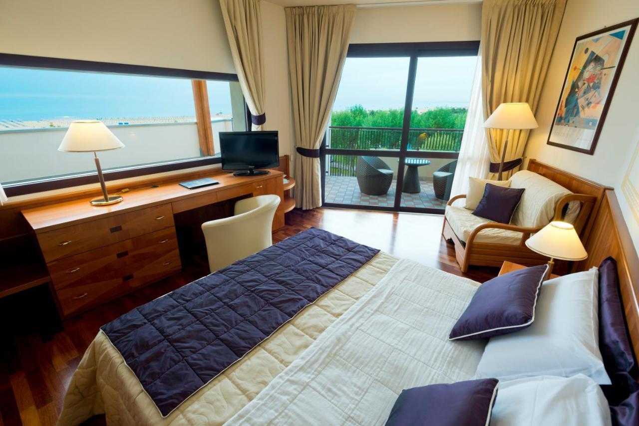 ซาวอย บีช โฮเต็ล แอนด เทอร์มอล สปา Hotel บิบิโอเน ภายนอก รูปภาพ A room at the hotel