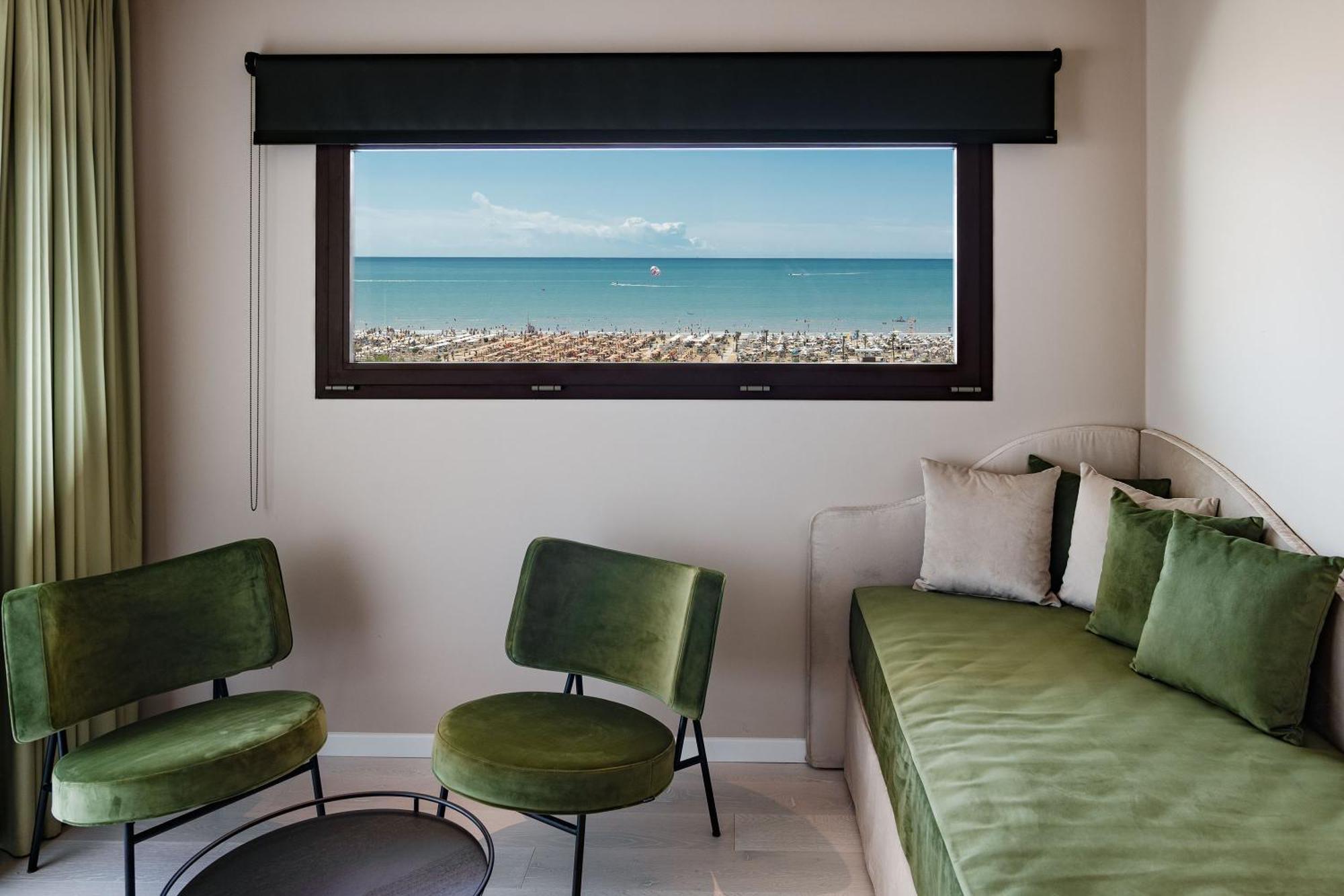 ซาวอย บีช โฮเต็ล แอนด เทอร์มอล สปา Hotel บิบิโอเน ภายนอก รูปภาพ A window with a view of the sea