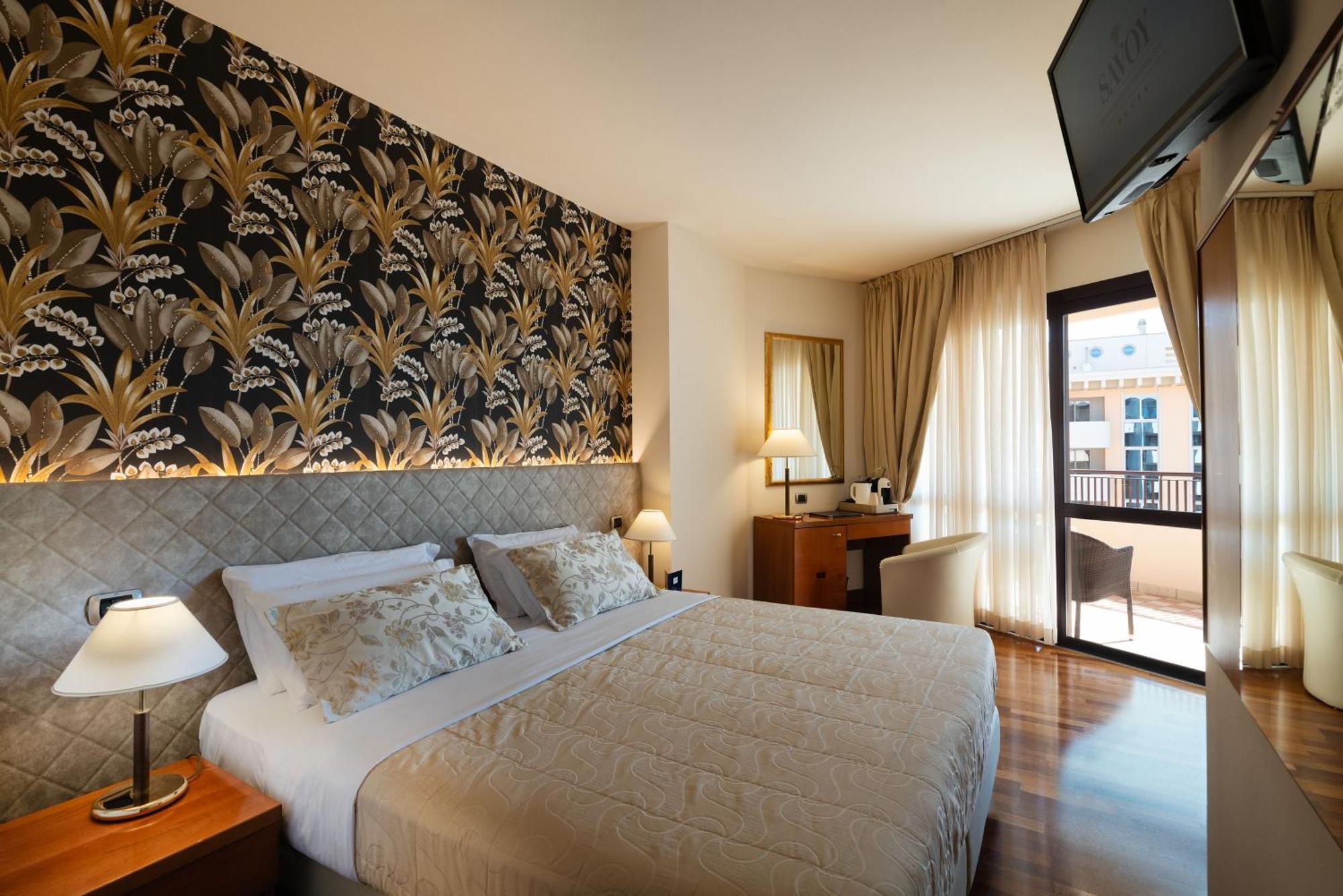 ซาวอย บีช โฮเต็ล แอนด เทอร์มอล สปา Hotel บิบิโอเน ภายนอก รูปภาพ A room at the hotel