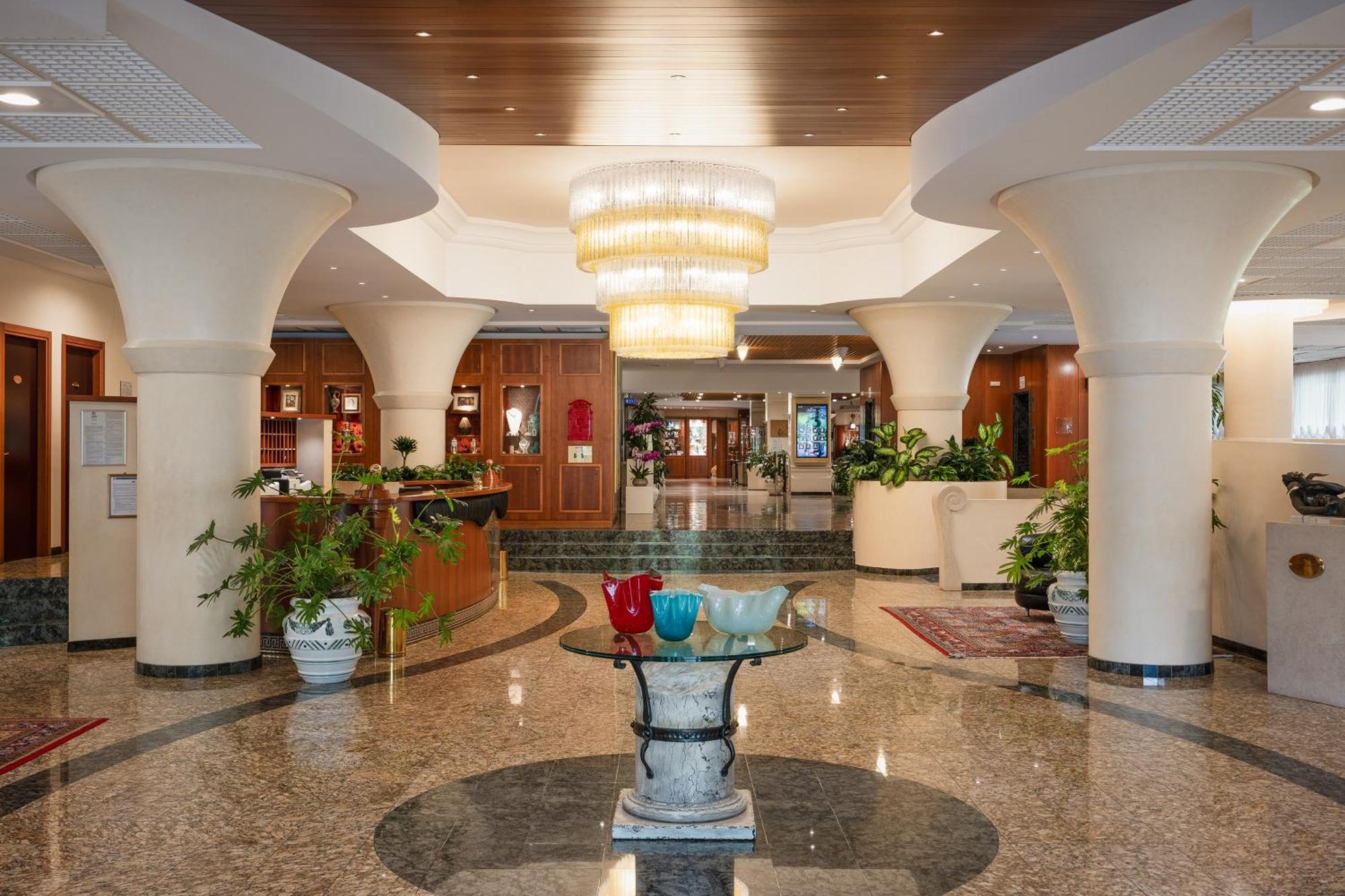 ซาวอย บีช โฮเต็ล แอนด เทอร์มอล สปา Hotel บิบิโอเน ภายนอก รูปภาพ Lobby