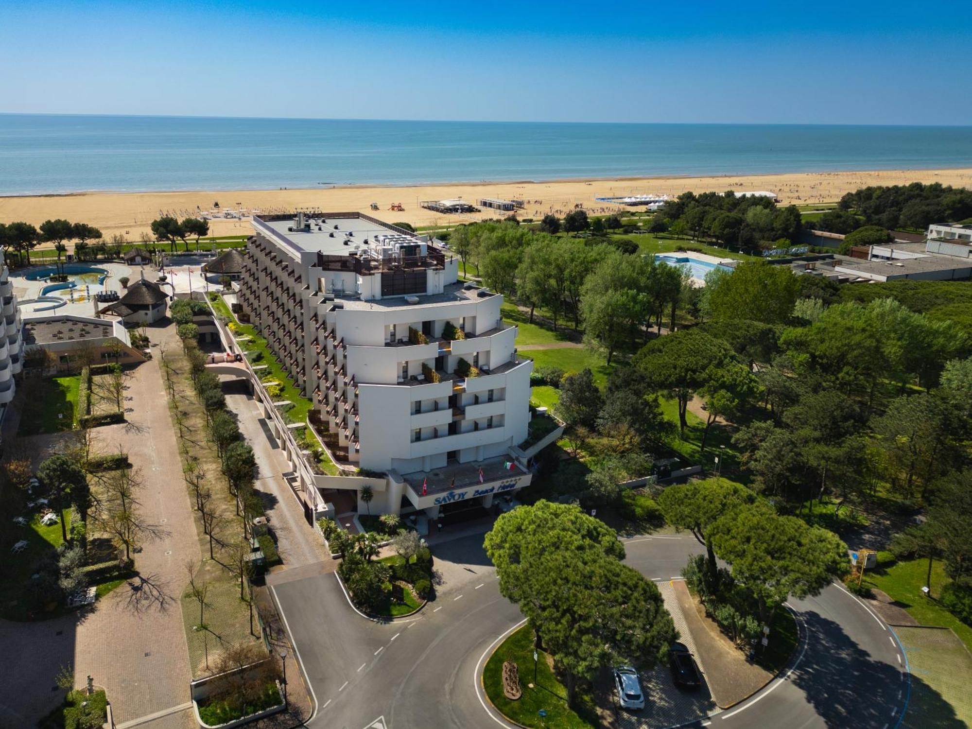 ซาวอย บีช โฮเต็ล แอนด เทอร์มอล สปา Hotel บิบิโอเน ภายนอก รูปภาพ Aerial view of the hotel